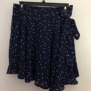 Lioness mini skirt with white stars